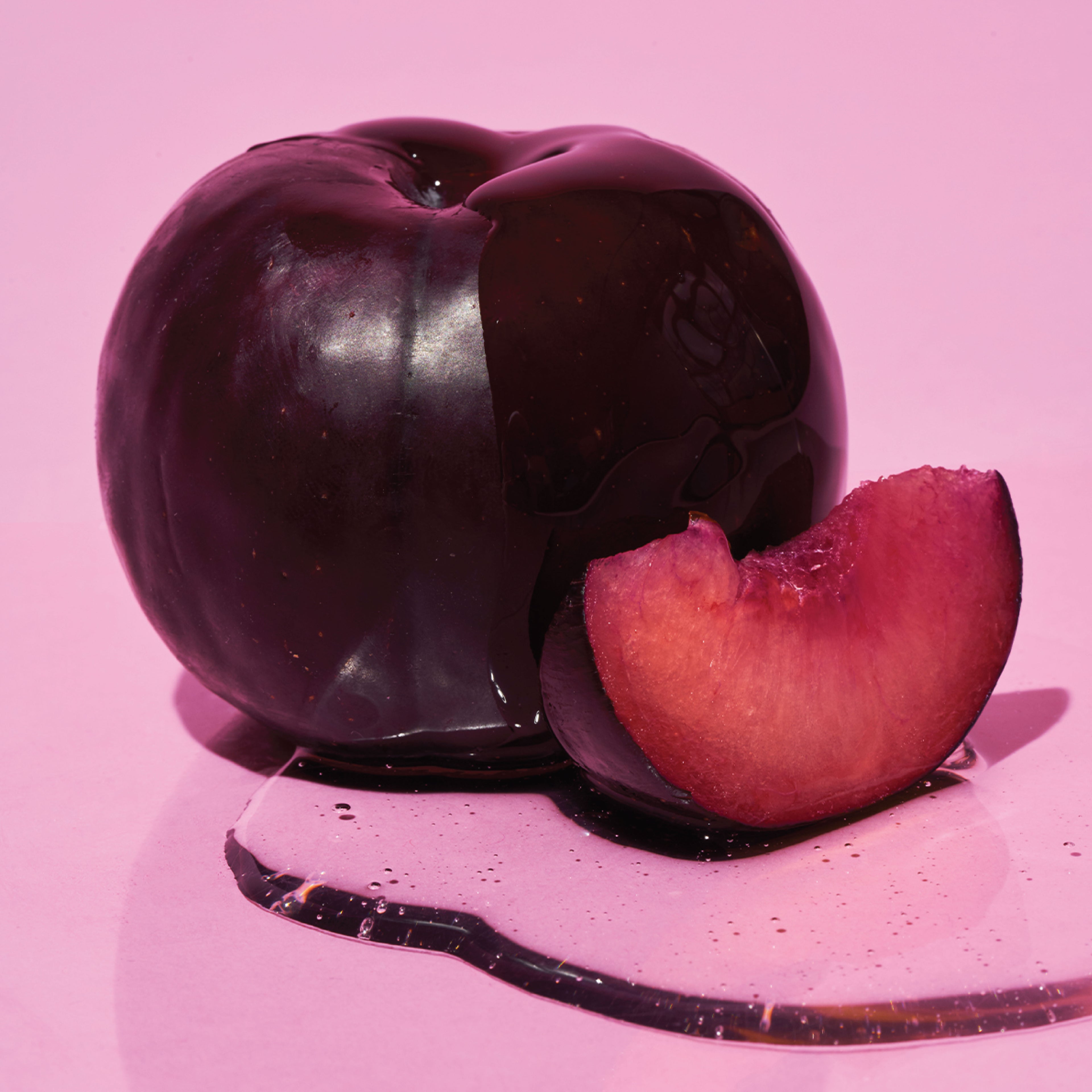 Glow Recipe Plum Plump Hyaluronic Serum claim graphic noting how it hydrates dry, dehydrated skin over time.
